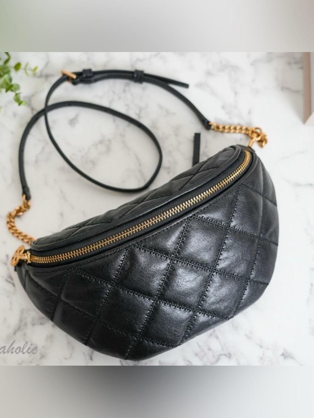 NWT ✨Tory Burch Black Quilted Leather Crossbody with Gold Hardware - Picture 4 of 6